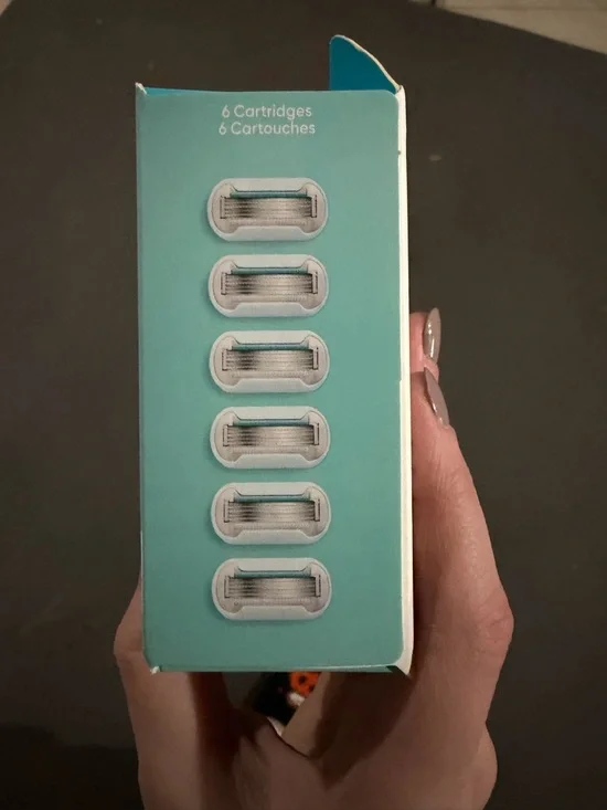 Venus Sensitive Razor Cartridges - Picture 4 of 4